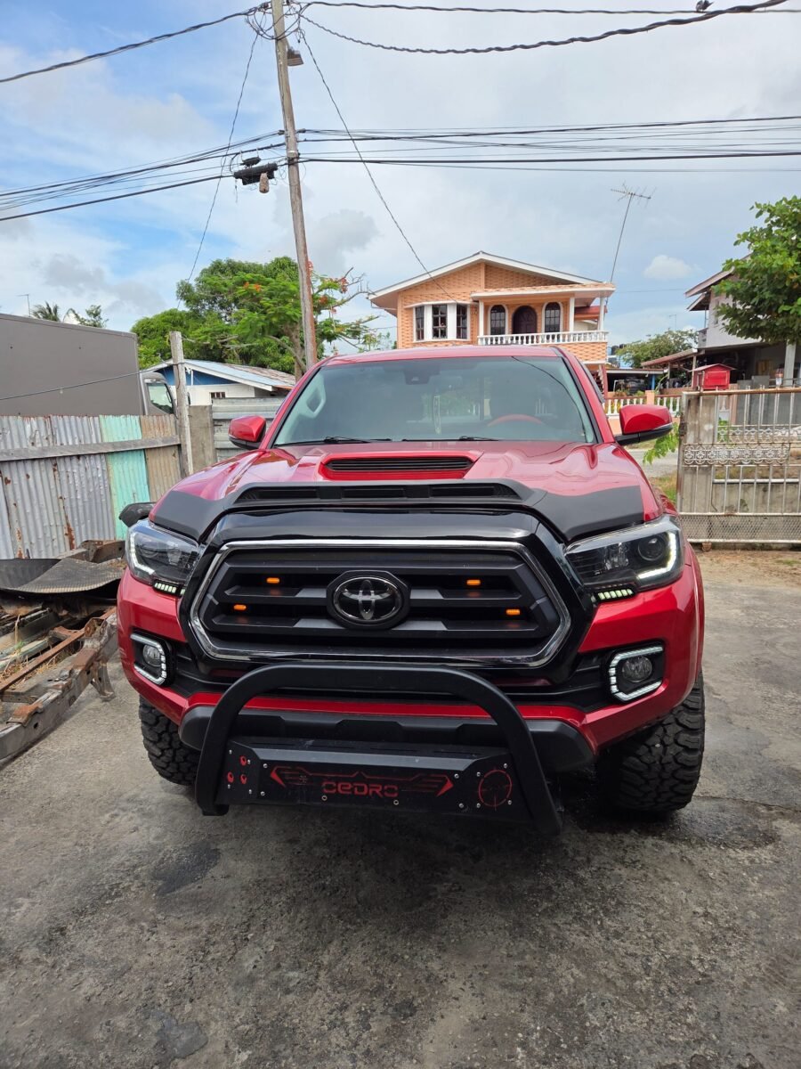 2020 Toyota Tacoma, photo 1 of 8